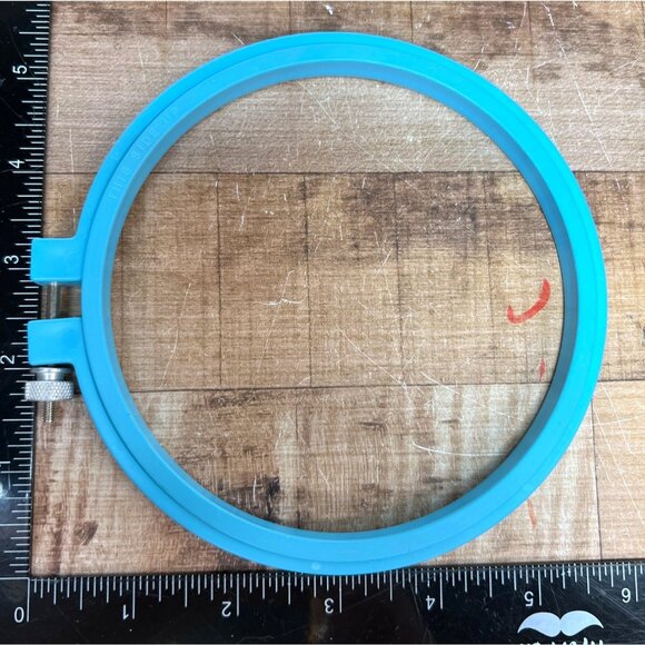 Plastic Embroidery Hoop For Needlework 5.5" Diameter Adjustable Screw Marked 5 - Picture 3 of 3